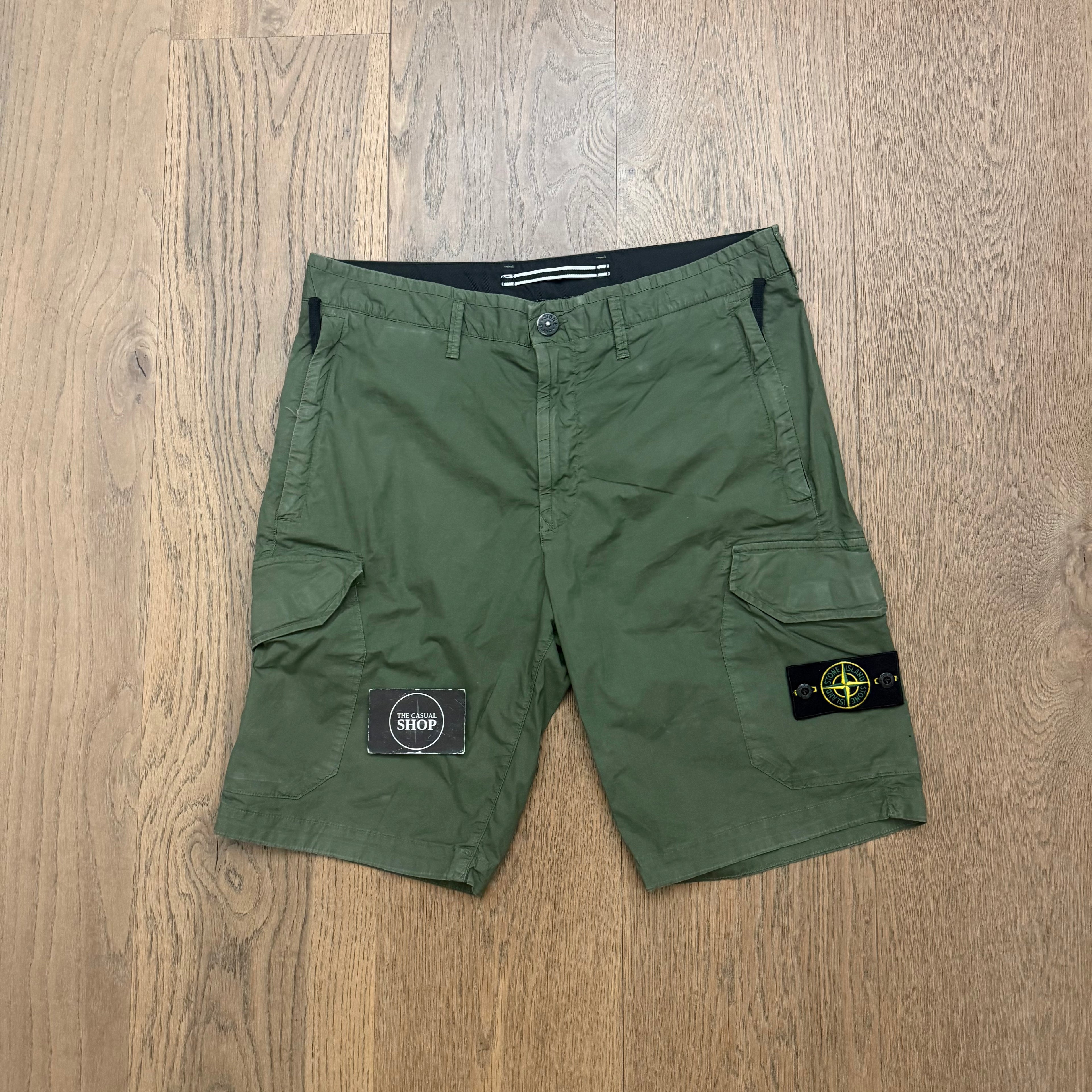 Stone Island parachute cargo short - W31
