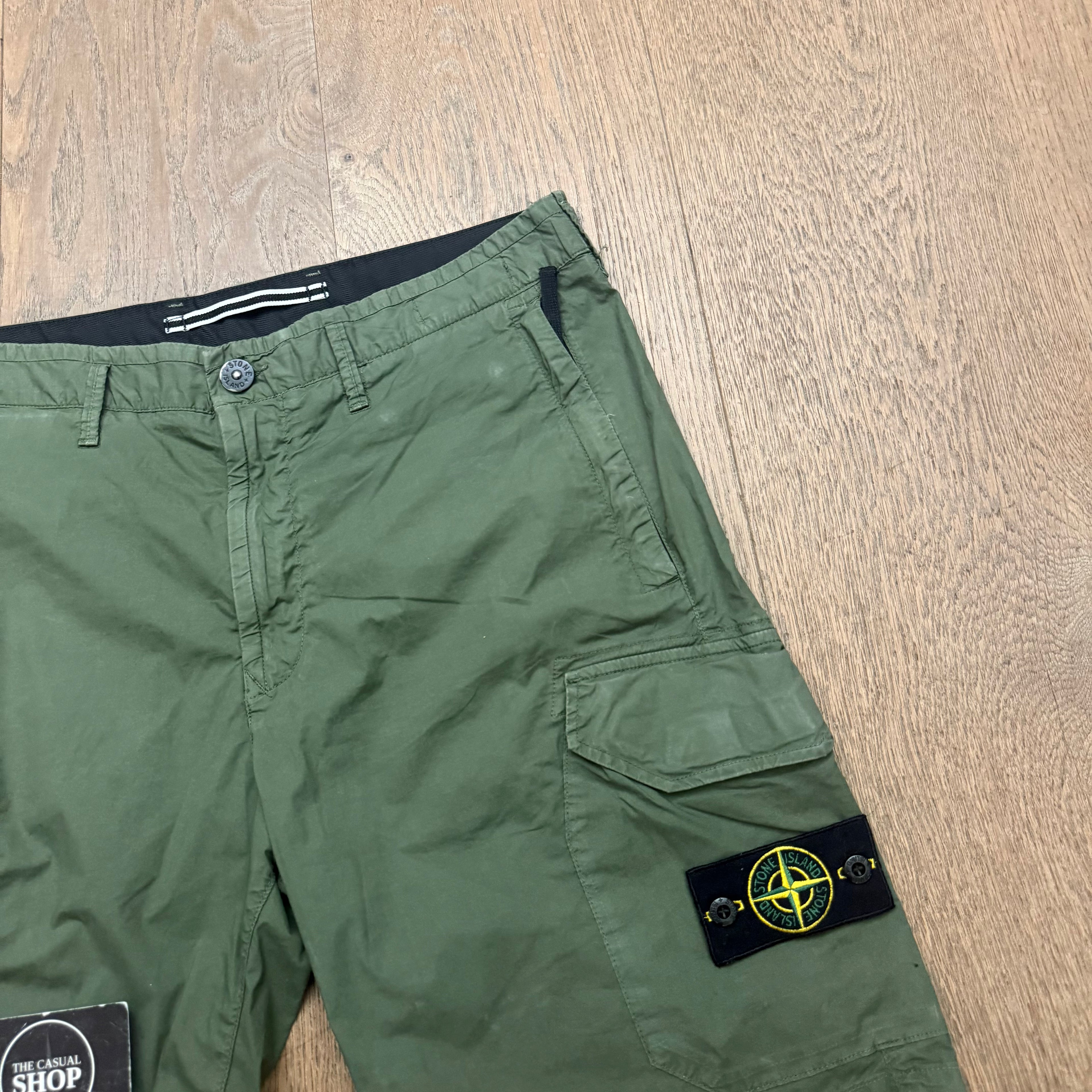 Stone Island parachute cargo short - W31
