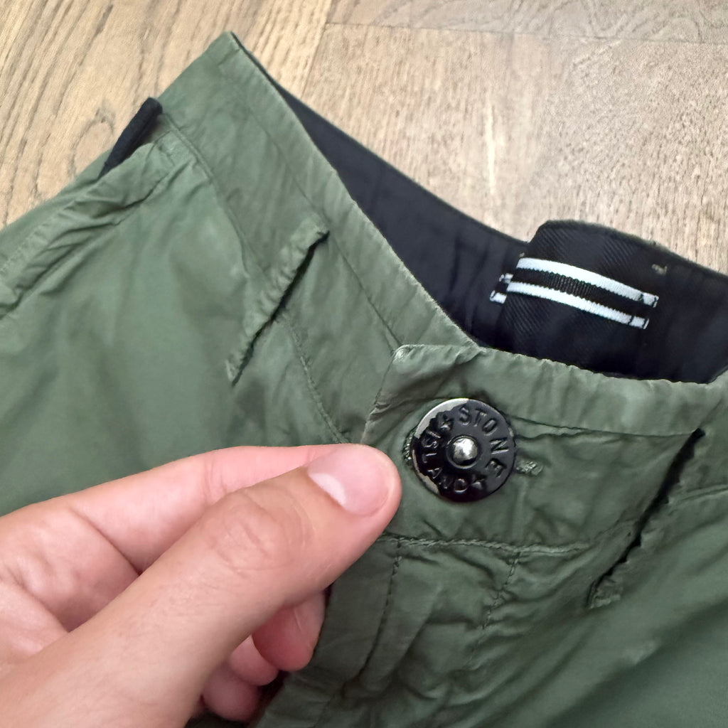 Stone Island parachute cargo short - W31